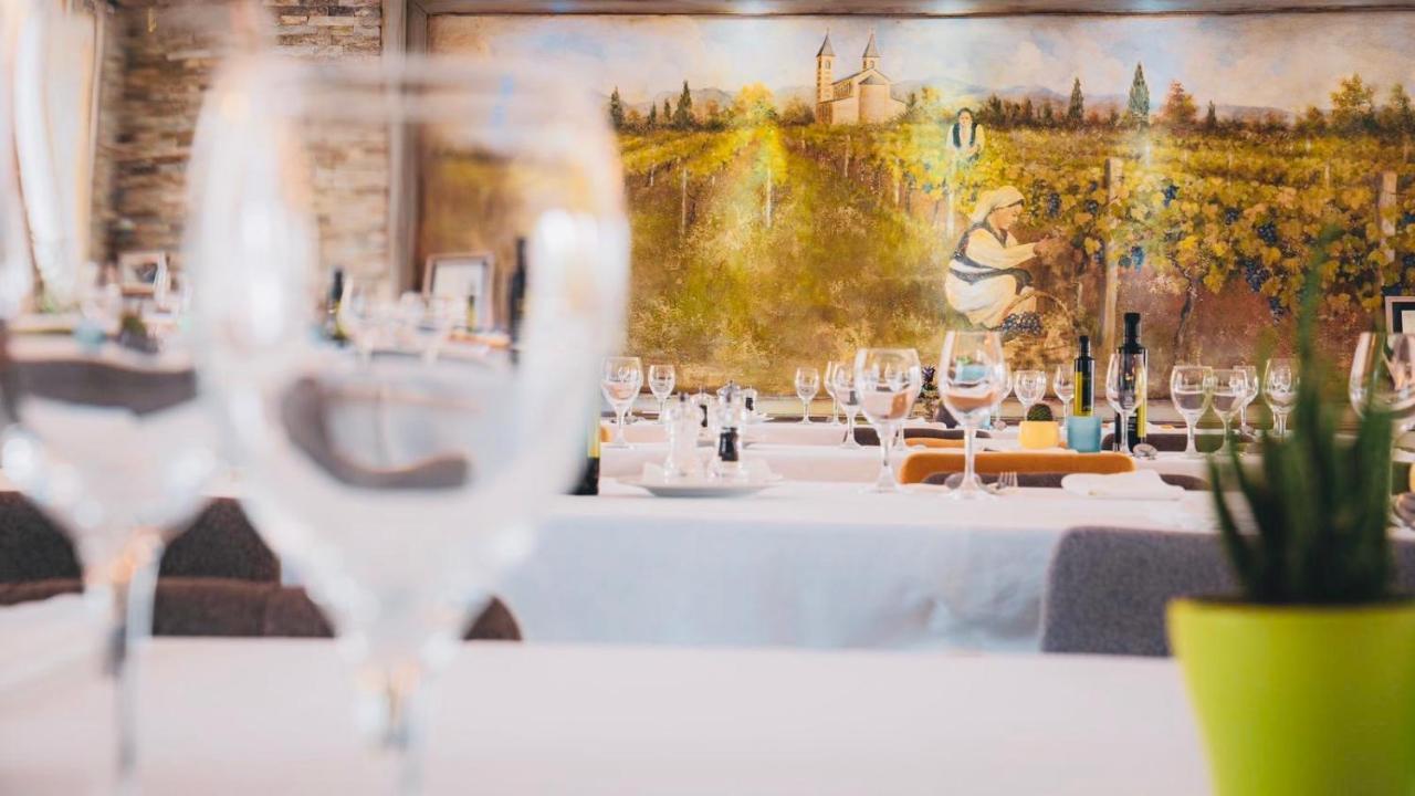 Wine Hotel Cesarica Međugorje エクステリア 写真
